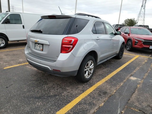 2017 Chevrolet Equinox LT photo 3