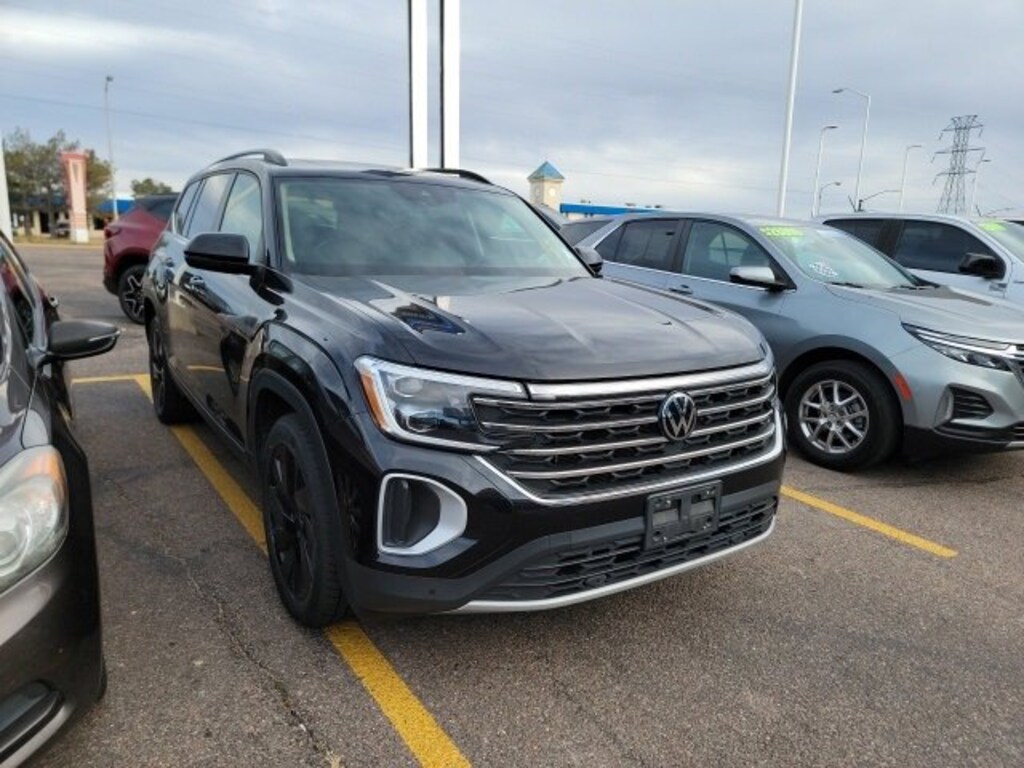 Used 2024 Volkswagen Atlas 2.0T SE w/Technology SUV