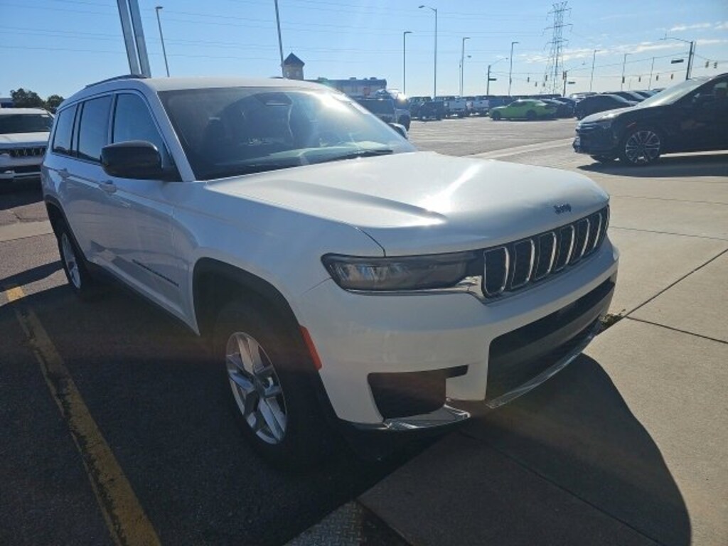 Used 2023 Jeep Grand Cherokee L Laredo SUV