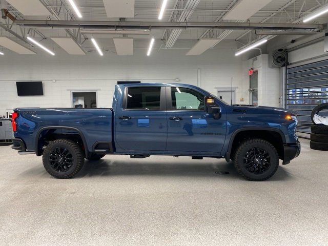 2026 Chevrolet Silverado 2500HD LT photo 3
