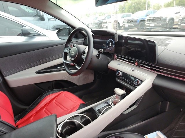 2024 Hyundai Elantra Limited photo 4