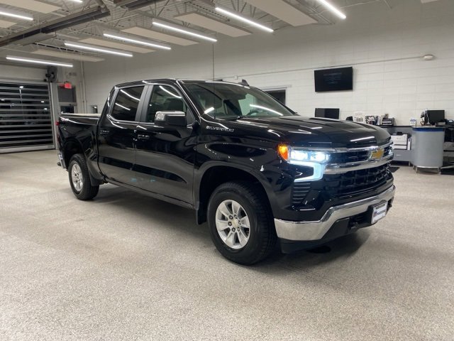 2023 Chevrolet Silverado 1500 LT photo 2