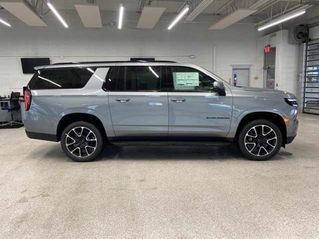 2025 Chevrolet Suburban RST photo 4