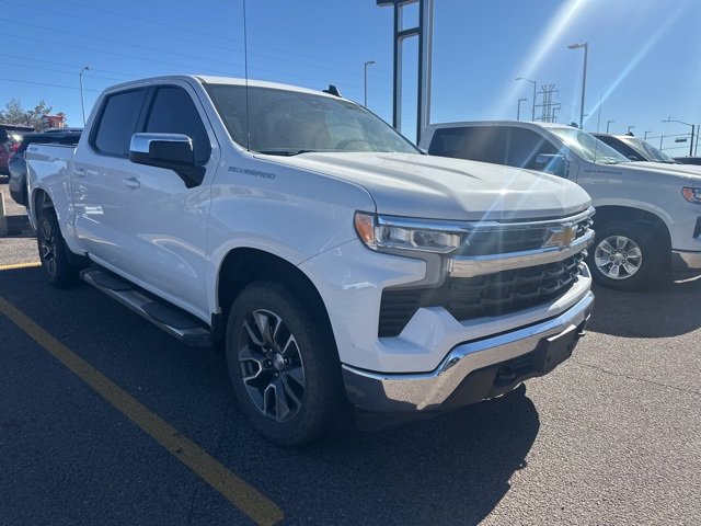 2022 Chevrolet Silverado 1500 LT photo 3