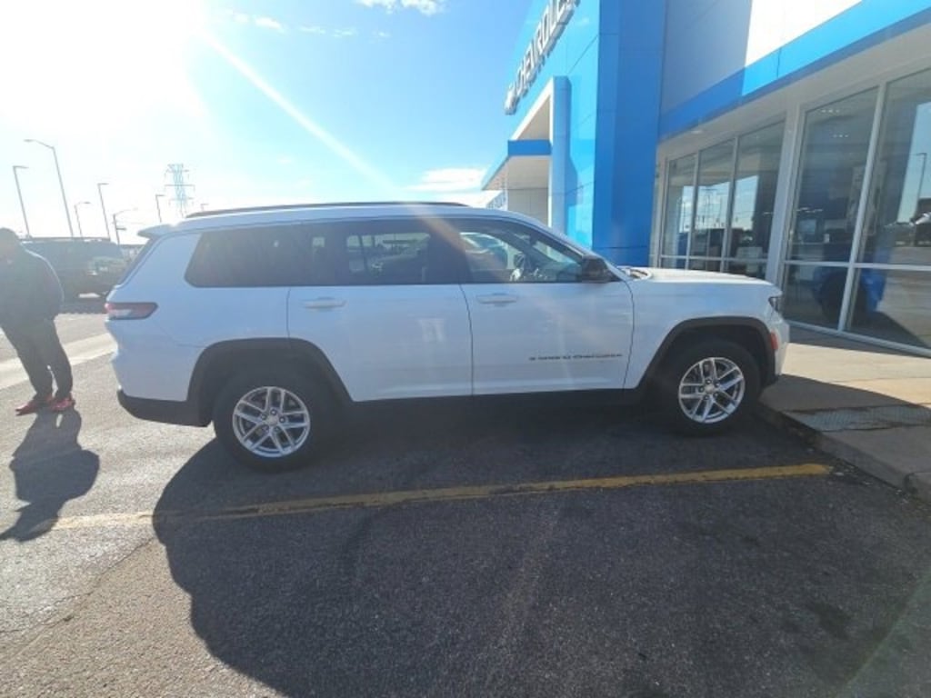 Used 2023 Jeep Grand Cherokee L Laredo SUV