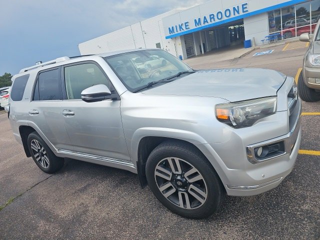 2017 Toyota 4Runner SR5 photo 4