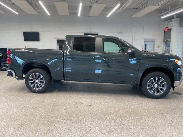 2025 Chevrolet Silverado 1500 LT photo 2
