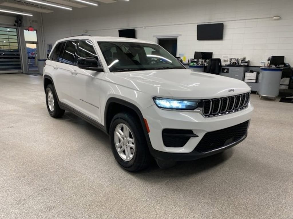 Used 2023 Jeep Grand Cherokee Laredo SUV