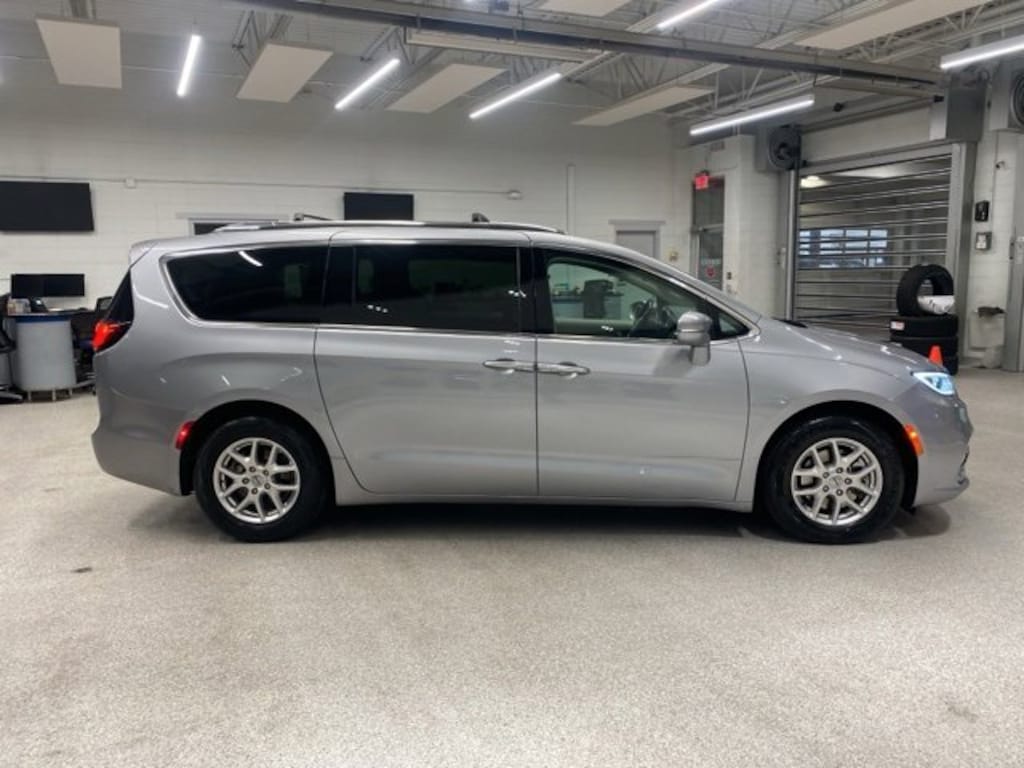 Used 2021 Chrysler Pacifica Touring L Van Passenger Van