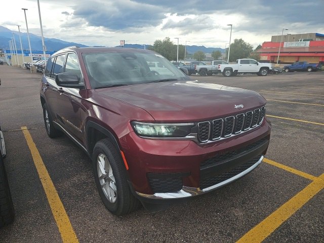 2023 Jeep Grand Cherokee Laredo photo 3