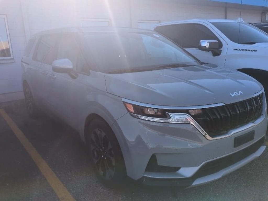 Used 2023 Kia Carnival EX MPV