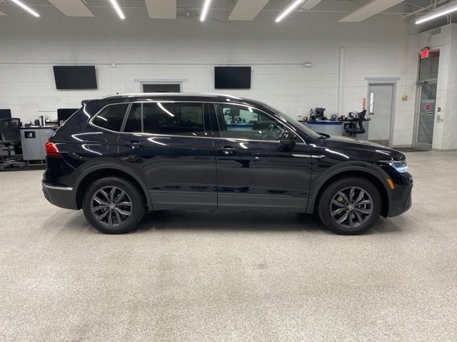 2022 Volkswagen Tiguan SE photo 3