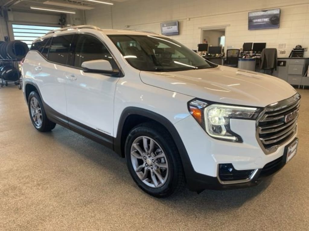 Used 2024 GMC Terrain SLT SUV