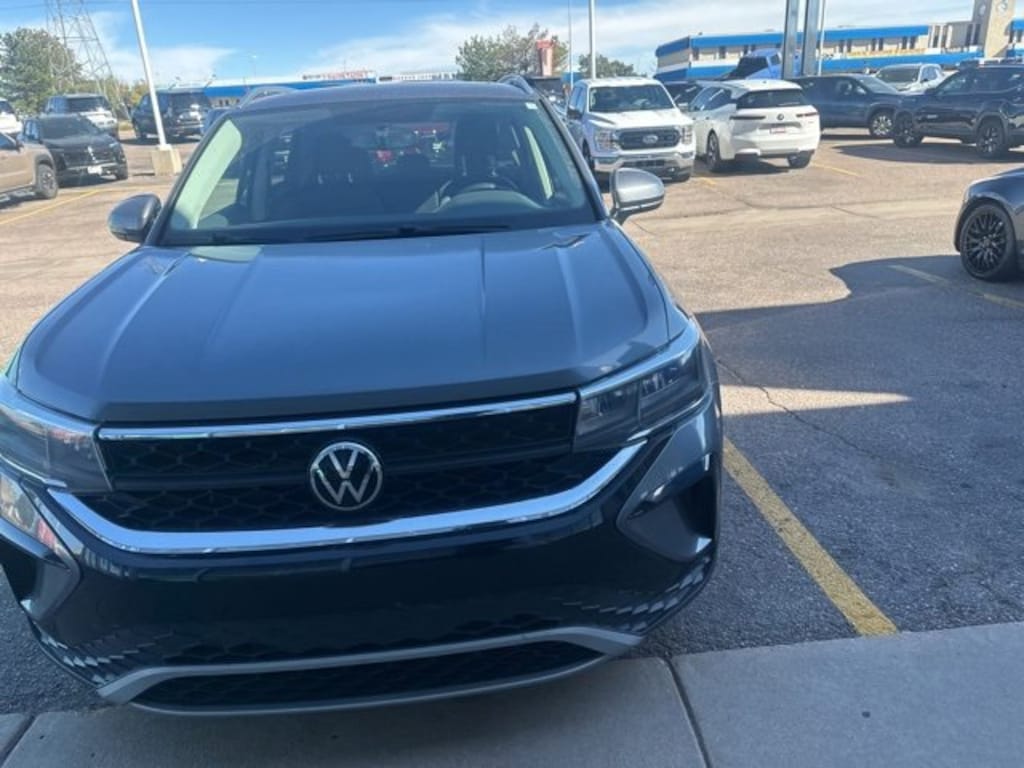 Used 2022 Volkswagen Taos 1.5T SE SUV