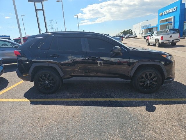 2021 Toyota RAV4 LE photo 2