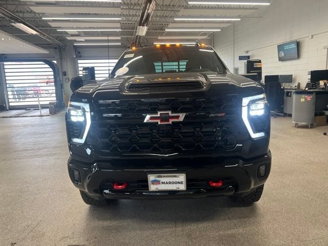 2026 Chevrolet Silverado 2500 HD ZR2 - Photo 2