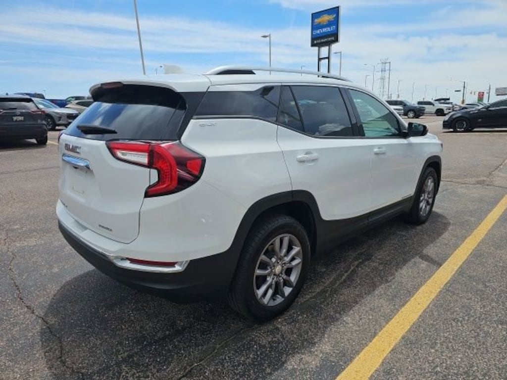 Used 2024 GMC Terrain SLT SUV