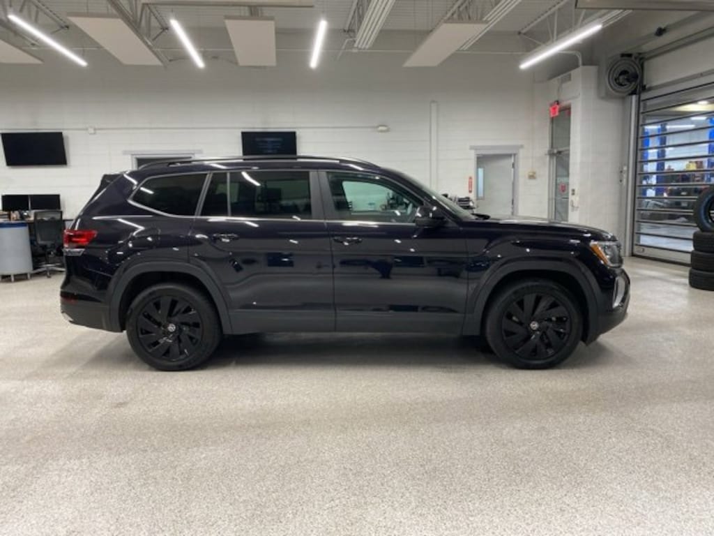 Used 2024 Volkswagen Atlas 2.0T SE w/Technology SUV