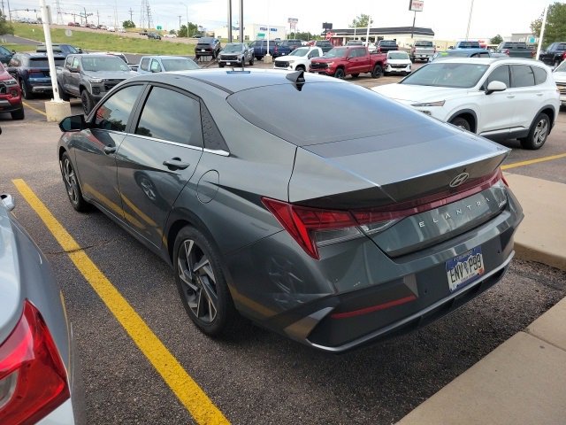 2024 Hyundai Elantra Limited photo 2