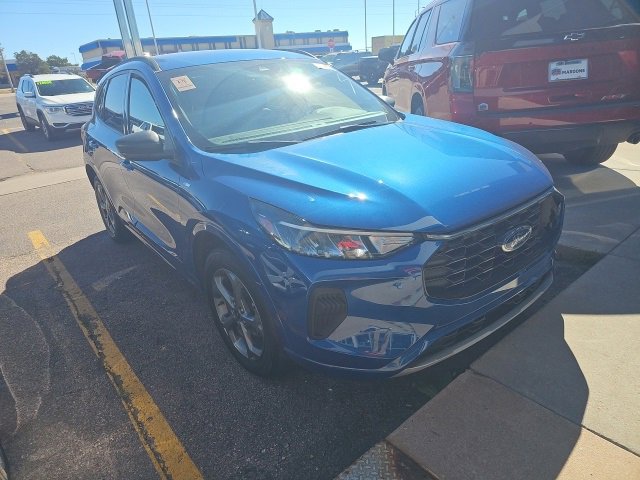 2023 Ford Escape ST-Line photo 2