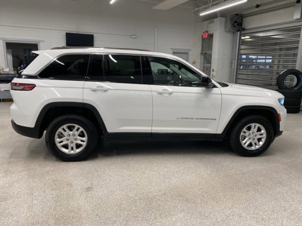 Used 2023 Jeep Grand Cherokee Laredo SUV