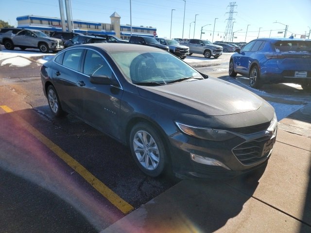 2023 Chevrolet Malibu 1LT photo 2