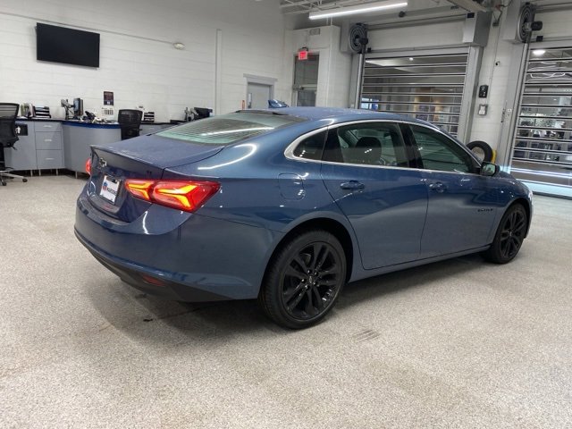 2025 Chevrolet Malibu 2LT photo 3