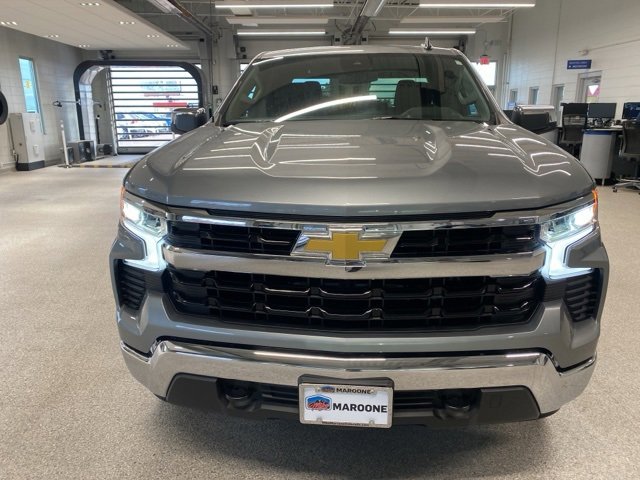 2025 Chevrolet Silverado 1500 LT photo 2