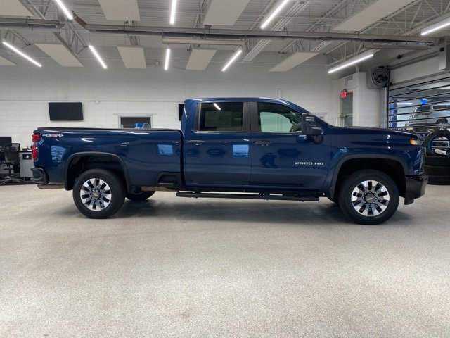 2022 Chevrolet Silverado 2500HD Custom photo 3