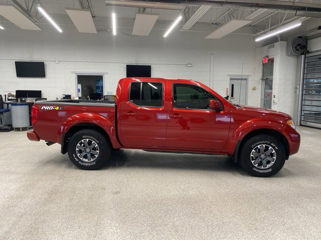 2017 Nissan Frontier PRO-4X photo 3