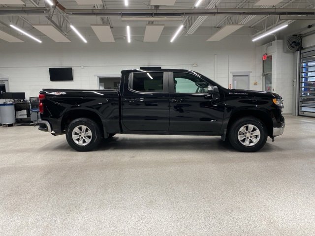 2023 Chevrolet Silverado 1500 LT photo 3