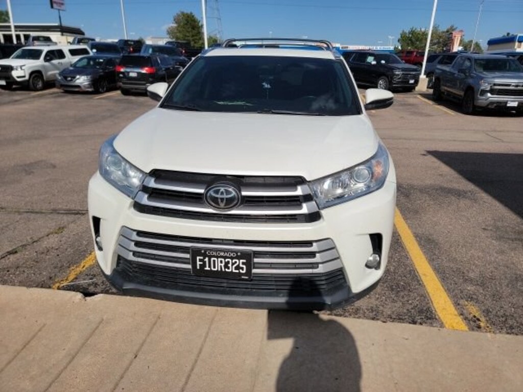 Used 2019 Toyota Highlander SE V6 SUV