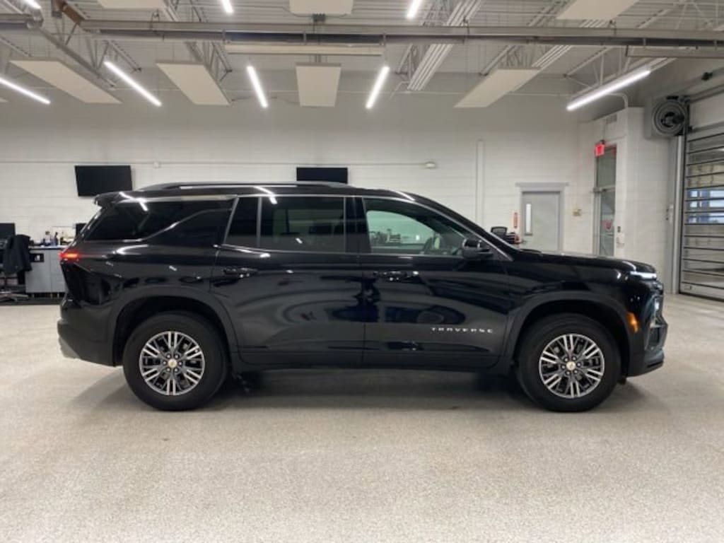 Certified 2025 Chevrolet Traverse LT SUV