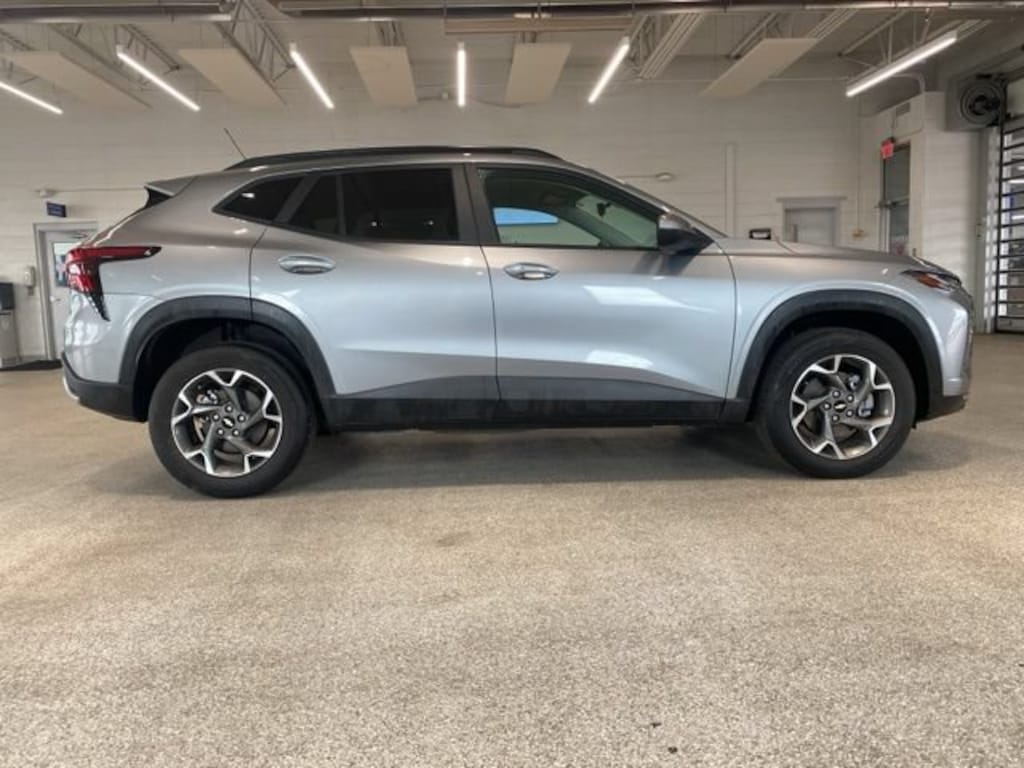 Used 2024 Chevrolet Trax LT SUV