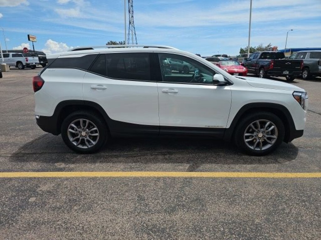 Used 2024 GMC Terrain SLT SUV