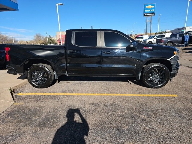 2022 Chevrolet Silverado 1500 RST photo 3