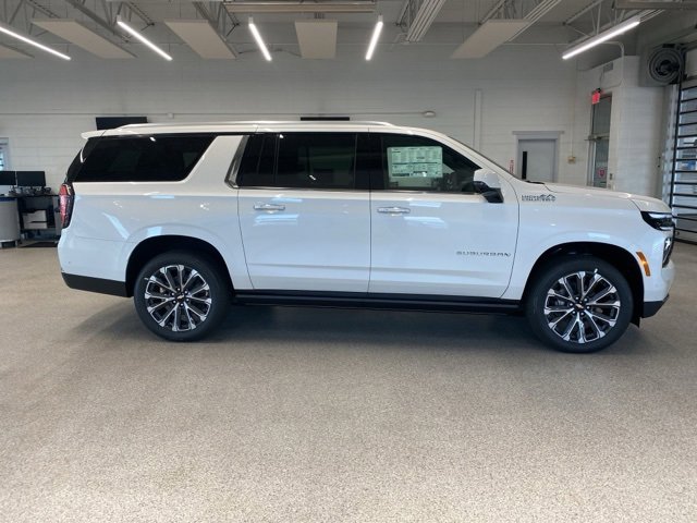 2025 Chevrolet Suburban High Country photo 4