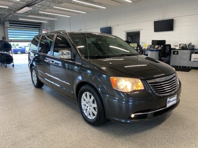 2012 Chrysler Town & Country photo 3