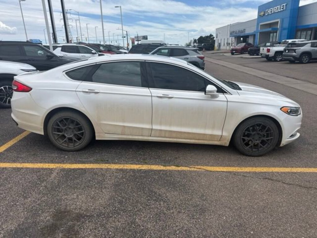 Used 2017 Ford Fusion SE Sedan