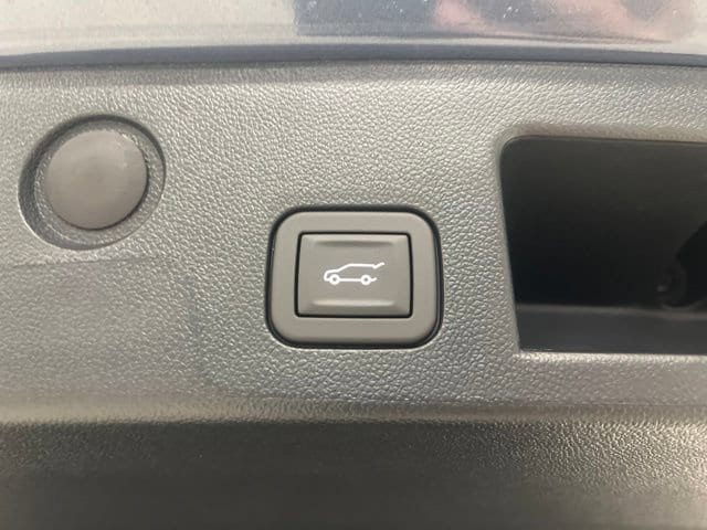 2027 Chevrolet Equinox RS - Photo 8