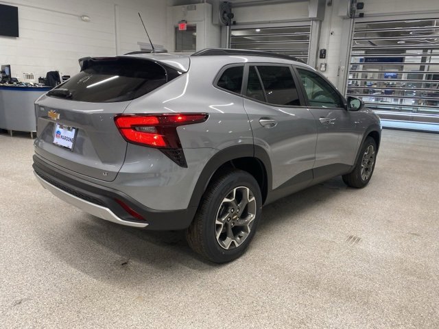 2025 Chevrolet Trax LT photo 3