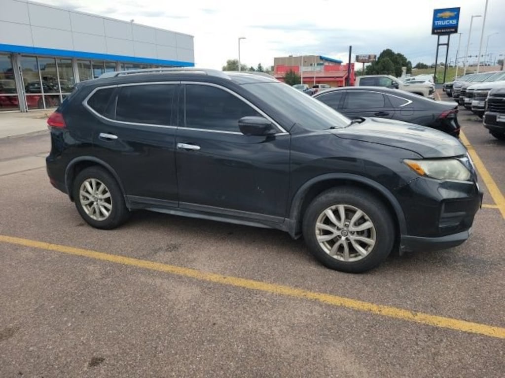 Used 2017 Nissan Rogue SV SUV