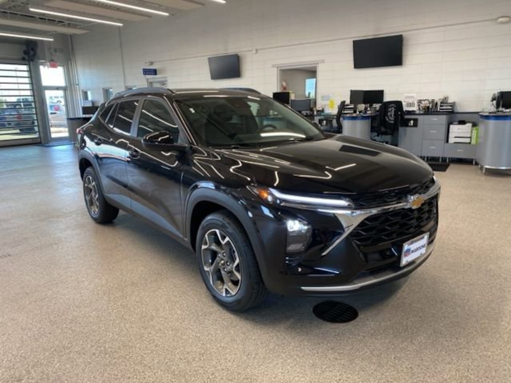 New 2025 Chevrolet Trax LT SUV