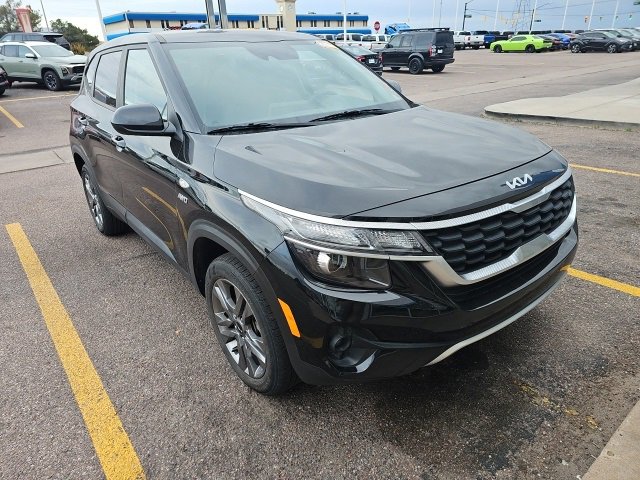 2023 Kia Seltos LX photo 2