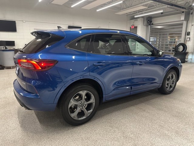 2023 Ford Escape ST-Line photo 4