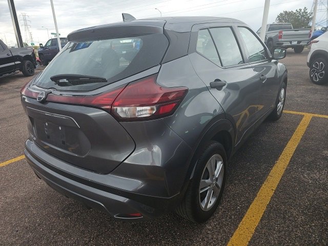 2023 Nissan Kicks S photo 3
