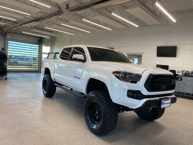 2023 Toyota Tacoma SR V6 photo 2