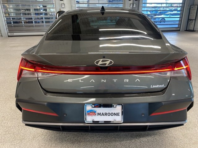 2024 Hyundai Elantra Limited photo 4
