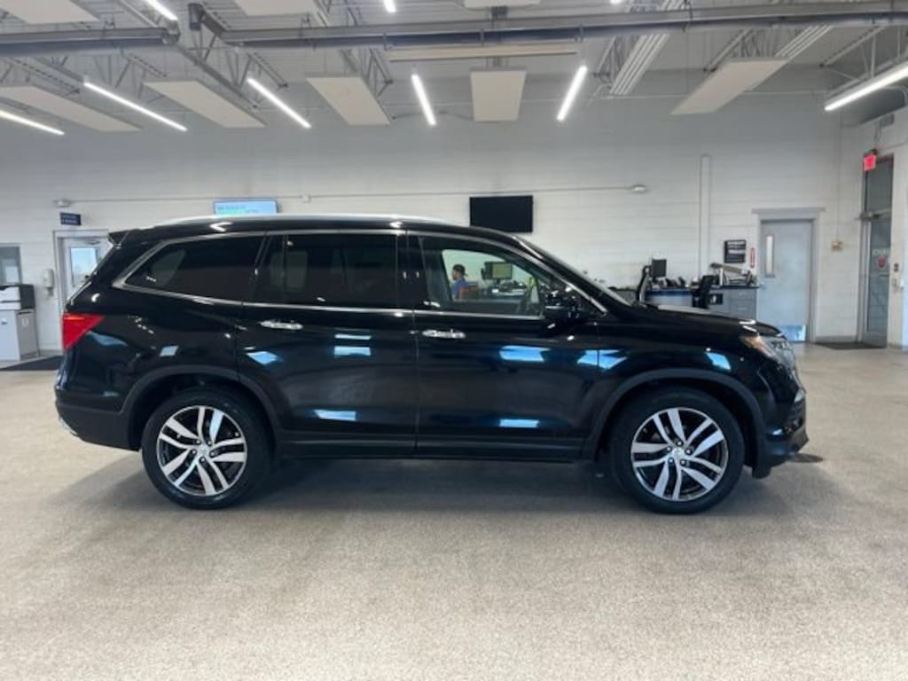 Used 2017 Honda Pilot Elite AWD SUV