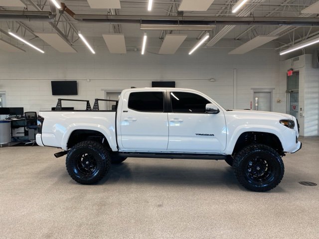 2023 Toyota Tacoma SR V6 photo 3